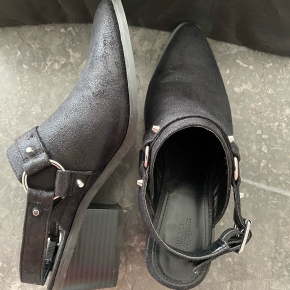 Urban Outfitters Shoe - Picture 3 of 3